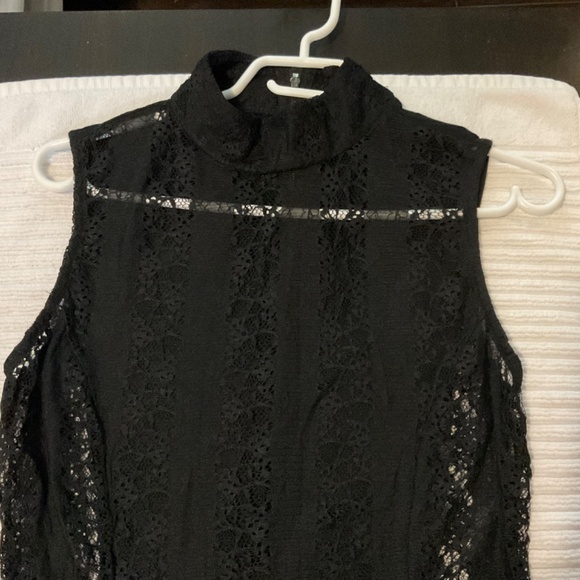 Suzy Shier lace tank top - Picture 2 of 3